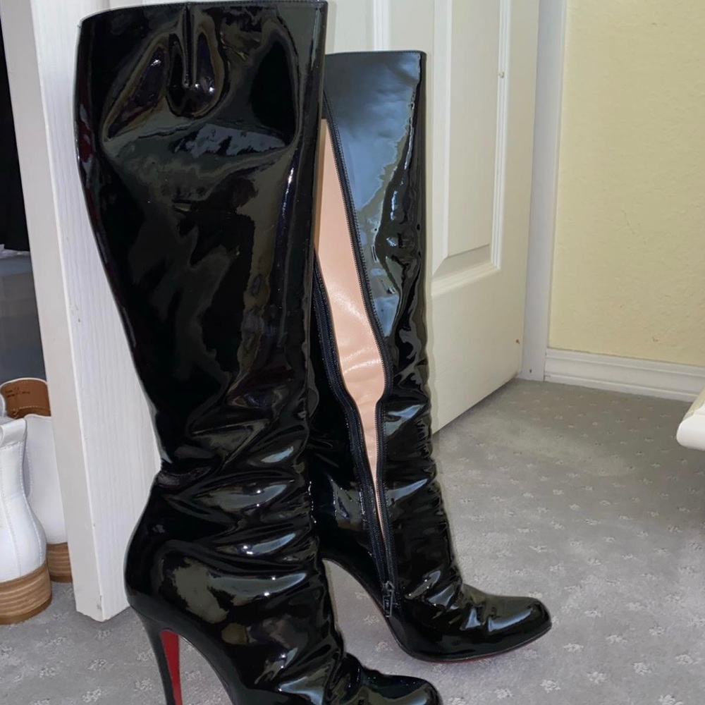 Christian Louboutin patent leather boots.
Comes with original box and dust bag!